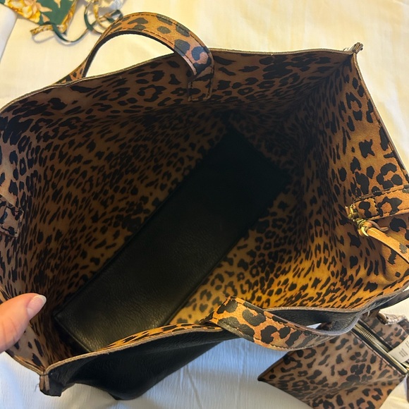 Street Level Reversible Tote - Picture 8 of 10